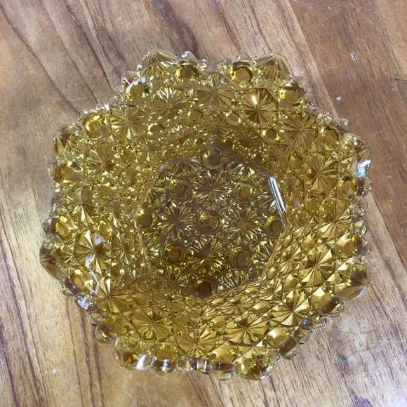 Vintage Daisy and Buttons Amber Glass Bowl - Picture 3 of 8